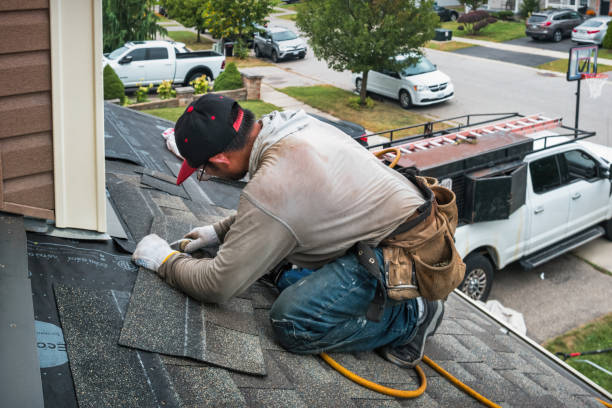 Professional Roofing technician working in Hillsboro, IA